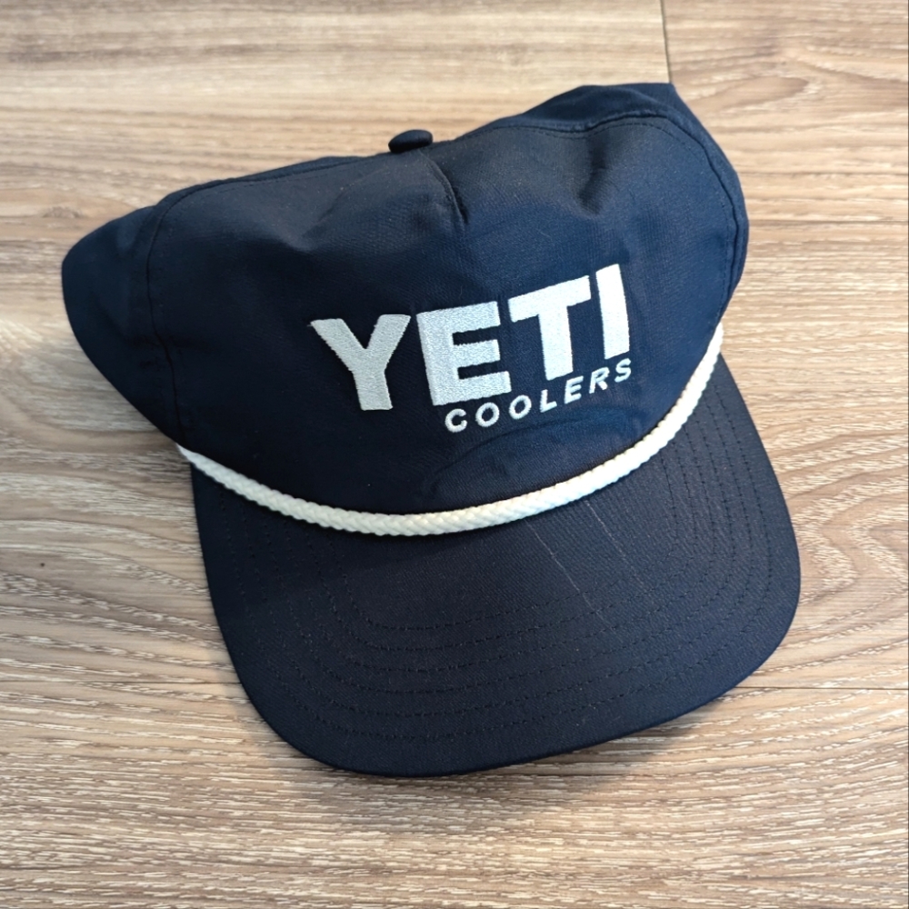 NWT Yeti rope snapback trucker hat